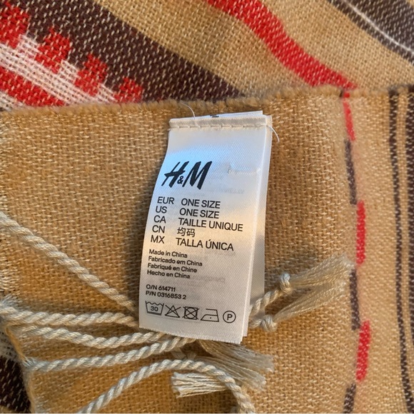 Large H & M Scarf - Picture 4 of 9